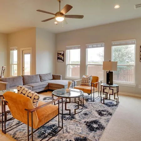 Pet-Friendly San Antonio Home Near Lackland Afb!